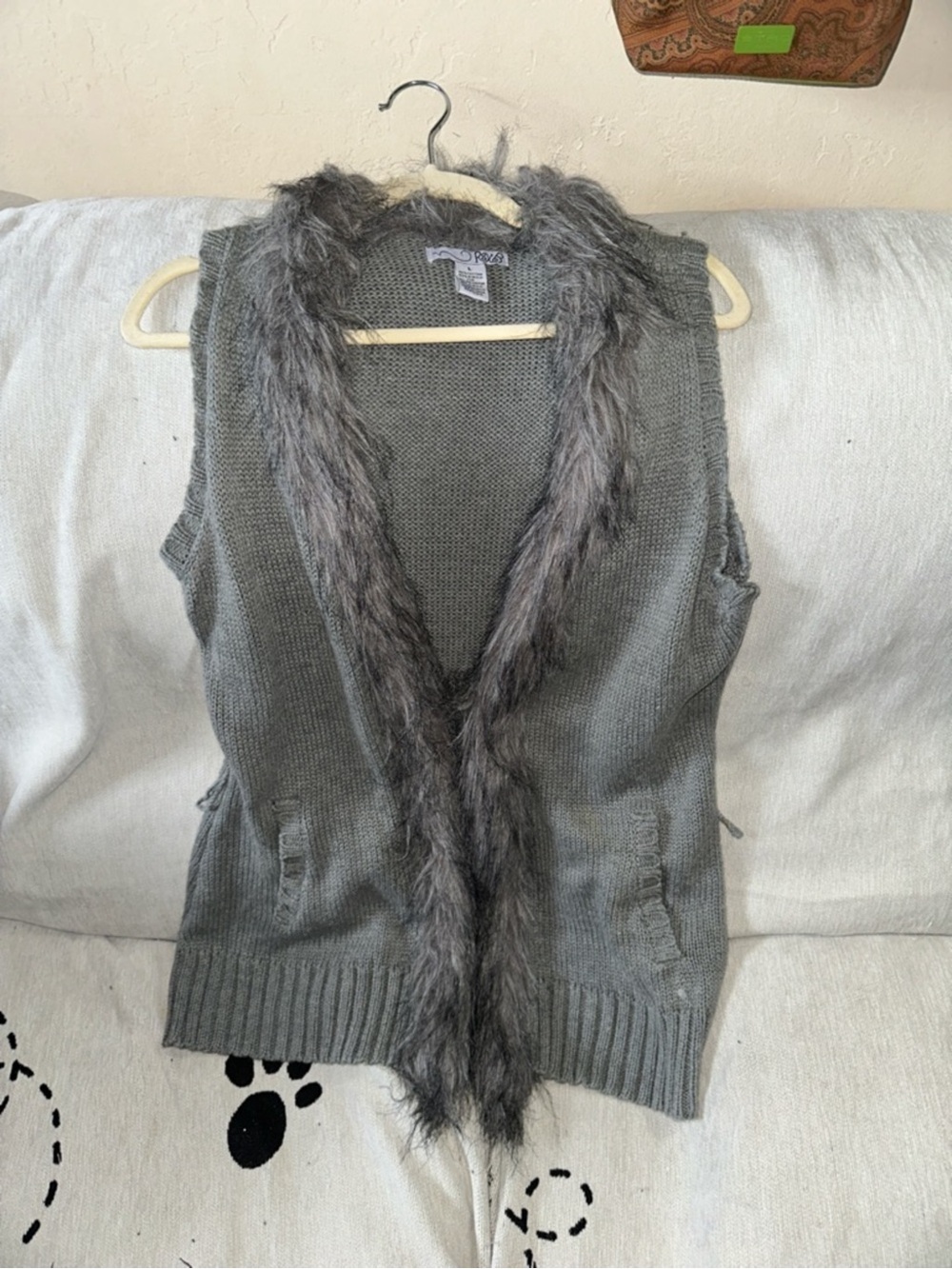 RXB large Faux-Fur Trim Gray Knit Vest Sweater with pockets